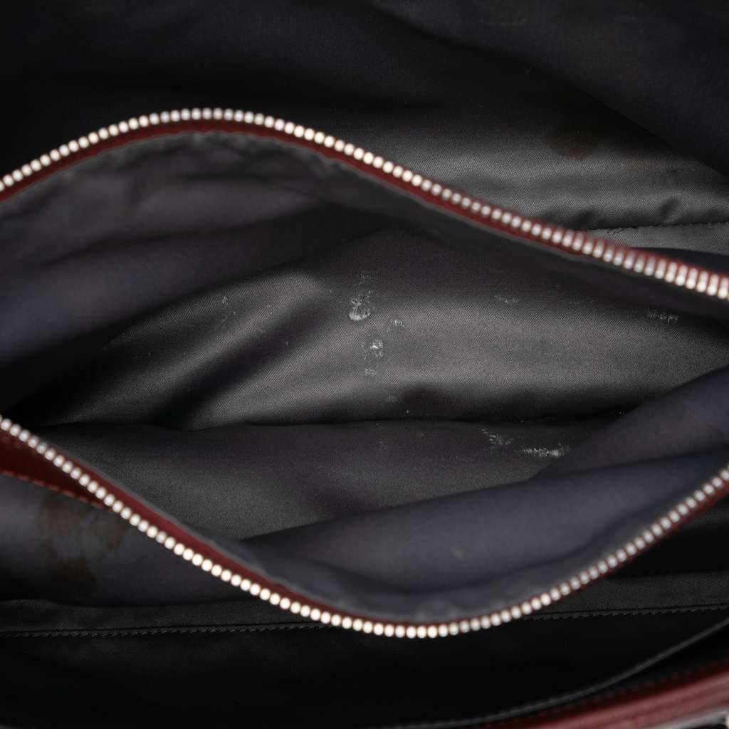 Chanel Caviar Grand Shopping Tote Red Leather Good condition - Model View