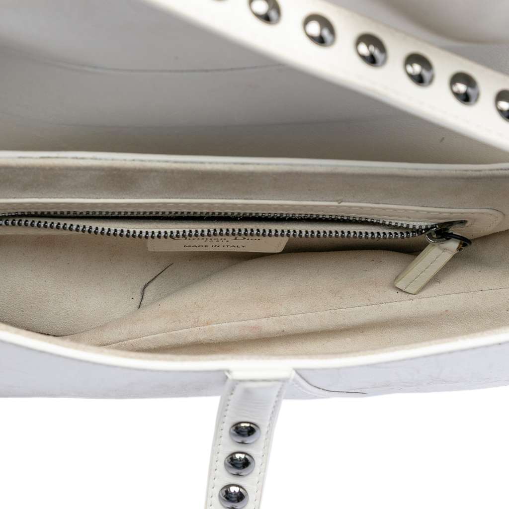 Dior Studded Leather Saddle Bag White Leather Good condition - Model View