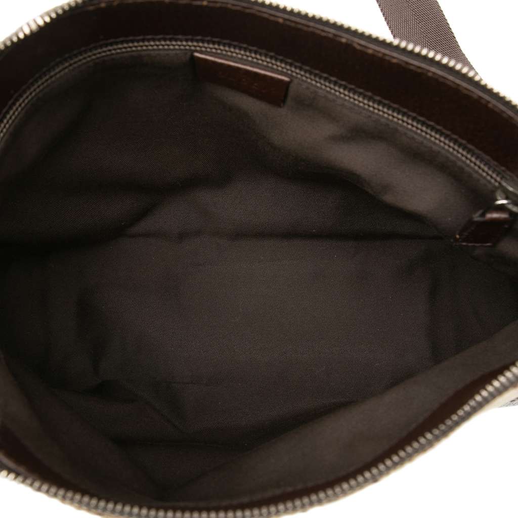 Gucci GG Canvas Crossbody Beige Canvas Good condition - Model View