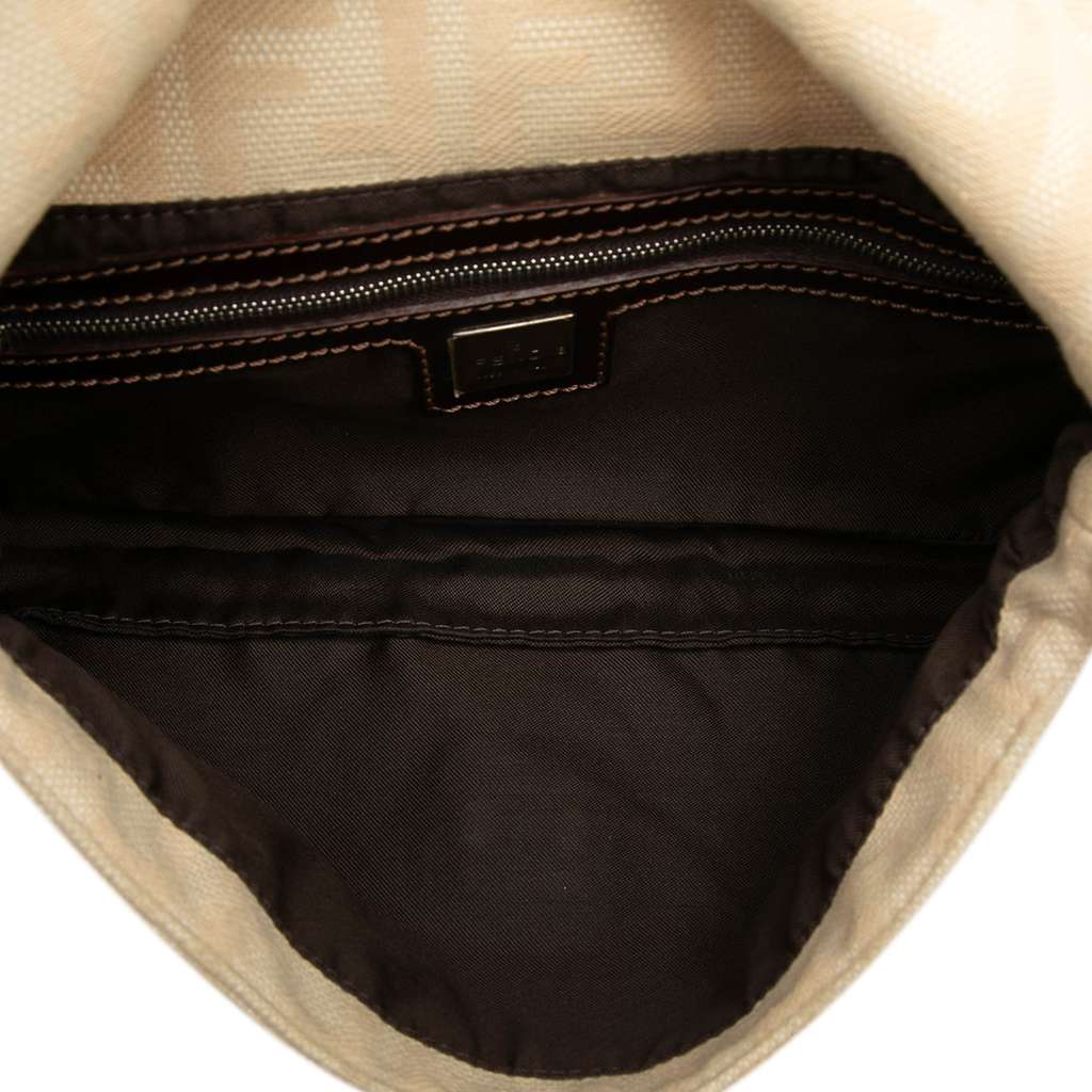 Fendi Zucca Canvas Baguette Beige Canvas Good condition - Model View