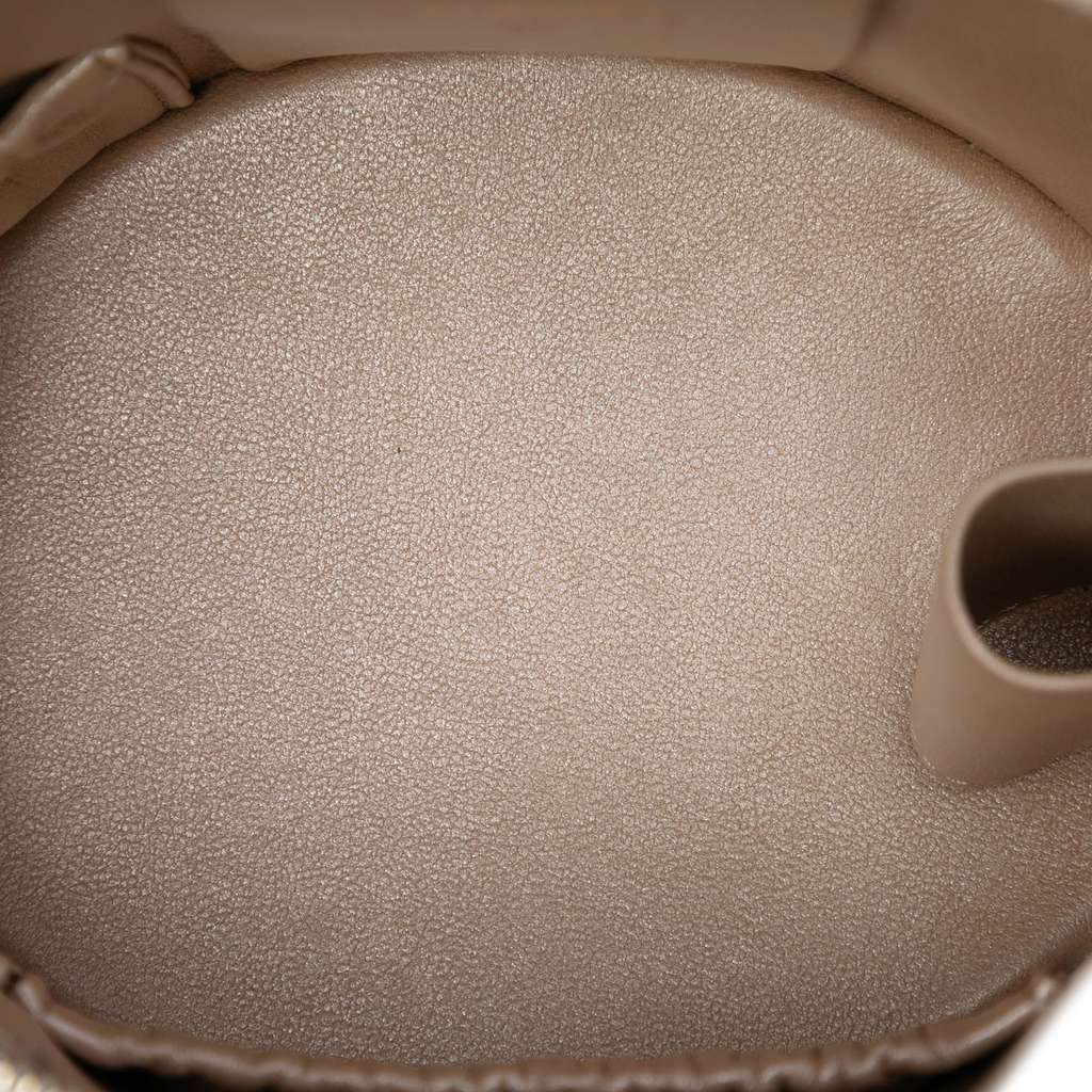 Chanel Quilted Lambskin Ruched Handle Vanity Case White Leather Good condition - Model View