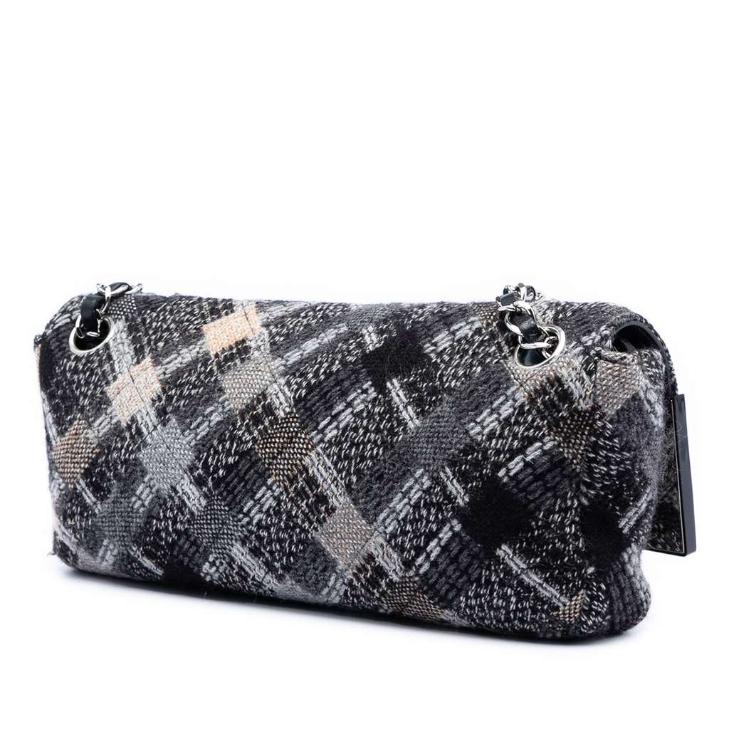 Chanel Quilted Tweed East West Flap Grey Tweed Good condition - Back View