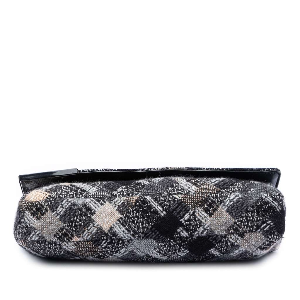 Chanel Quilted Tweed East West Flap Grey Tweed Good condition - Inside View