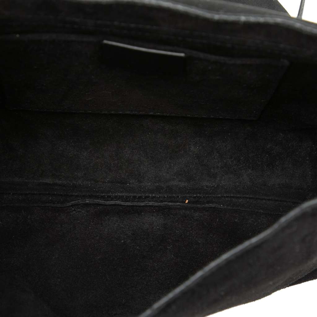 Gucci Suede Heart Crossbody Black Leather Good condition - Model View