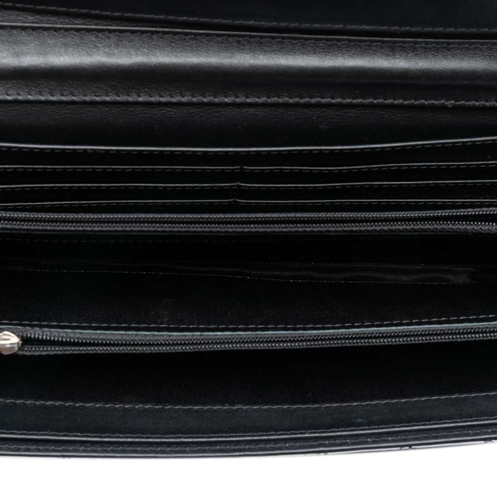 Chanel Quilted Patent Brilliant East West Flap Clutch with Chain Black Leather Good condition - Model View