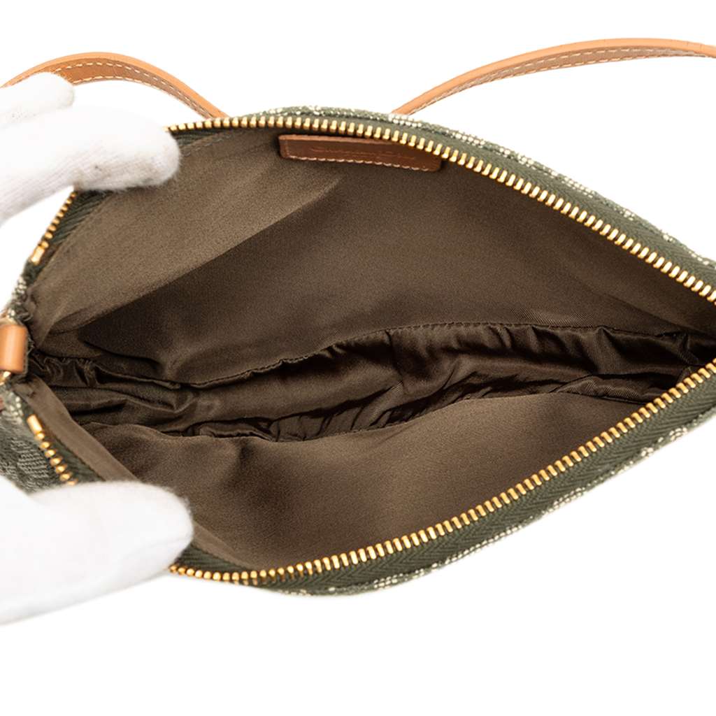 Dior Mini Diorissimo Canvas Saddle Pochette Green Canvas Good condition - Model View