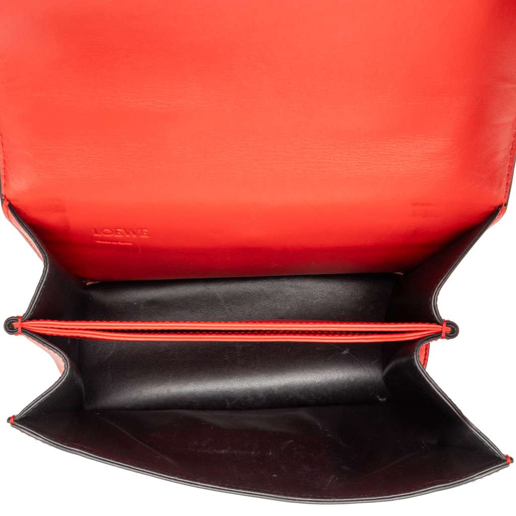 Loewe Medium Leather Barcelona Crossbody Red Leather Good condition - Model View