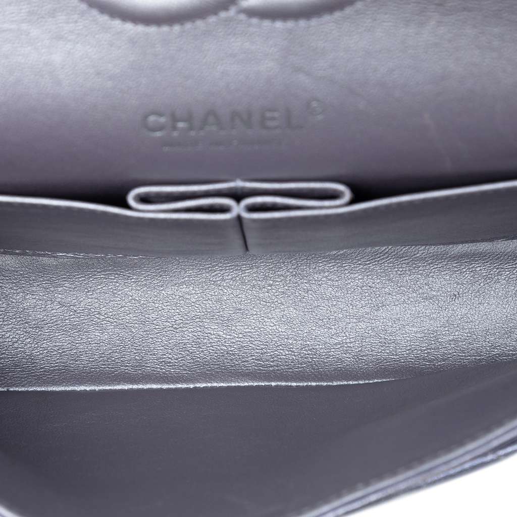 Chanel Medium Classic Metallic Lambskin Double Flap Silver Leather Good condition - Model View