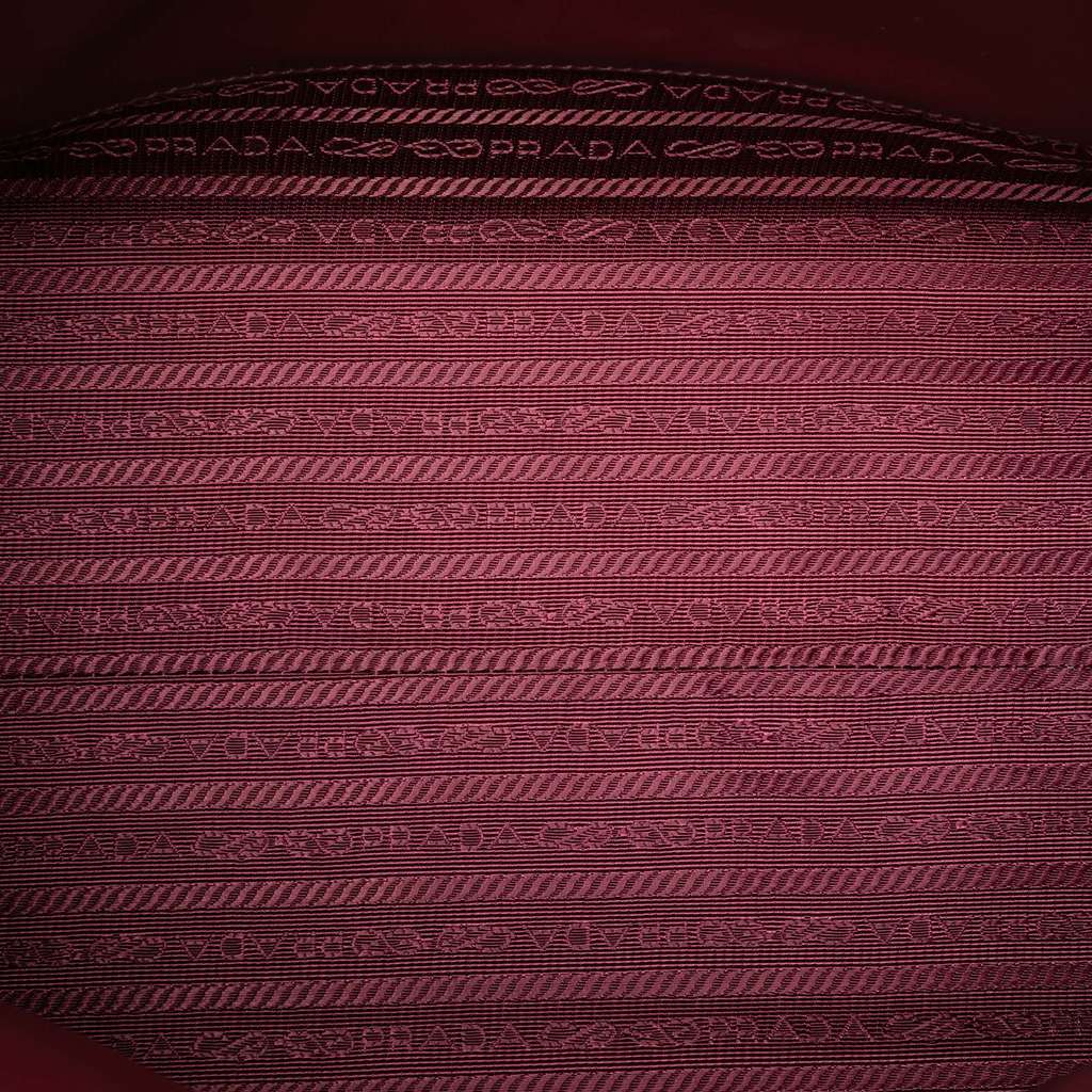 Prada Medium Saffiano Cuir Monochrome Top Handle Tote Red Leather Good condition - Model View