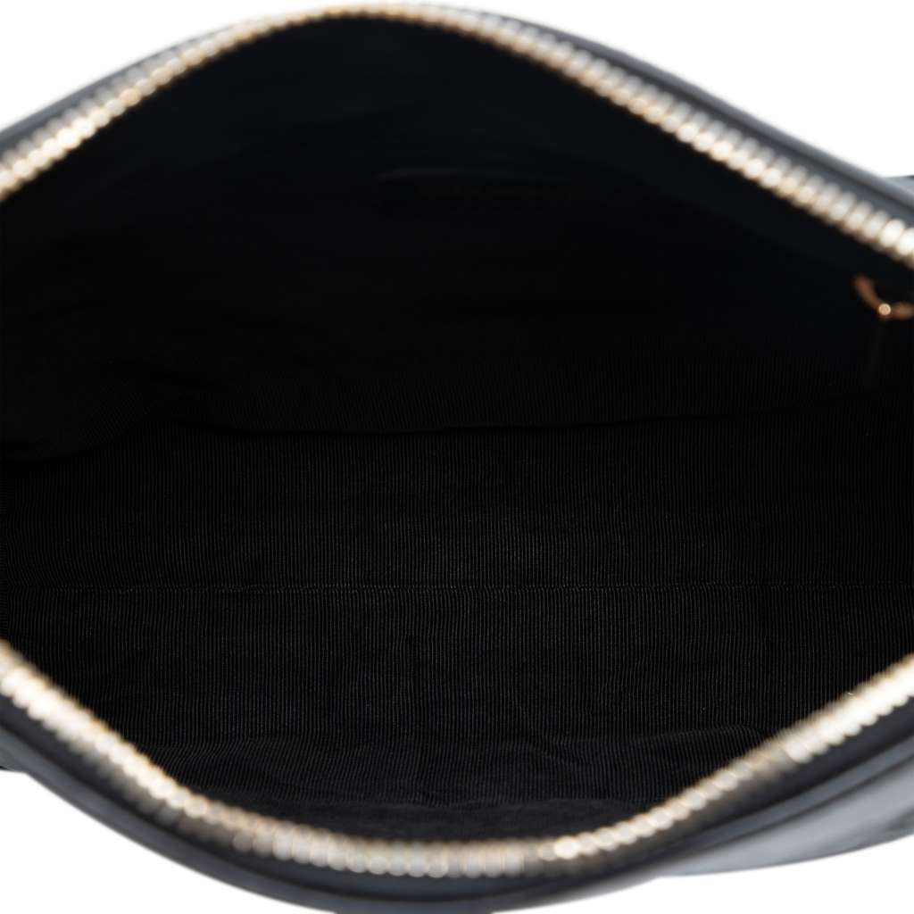 Chanel CC Chocolate Bar Lambskin Shoulder Bag Black Leather Good condition - Model View