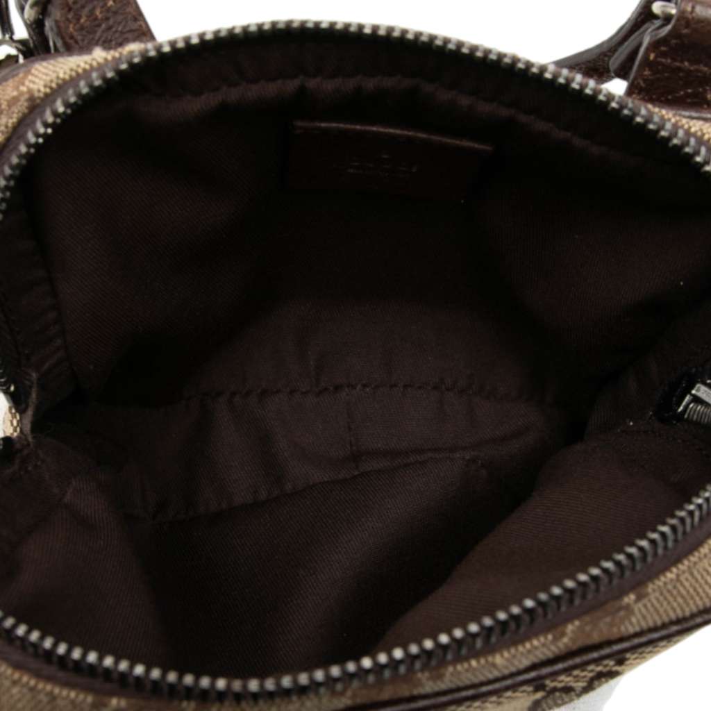 Gucci GG Canvas Crossbody Beige Good condition - Model View