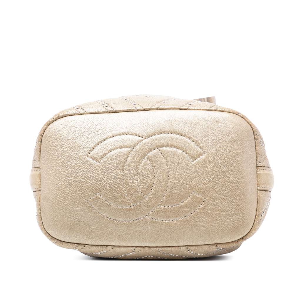 Chanel Small Chevron Calfskin Stud Wars Drawstring Bucket Bag Beige Leather Good condition - Inside View
