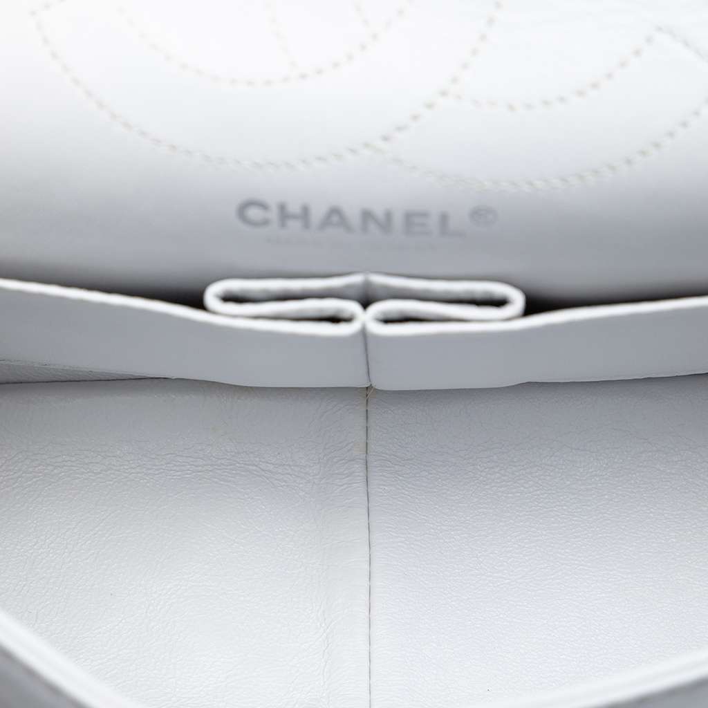 Chanel Reissue 2.55 Aged Calfskin Double Flap 226 White Leather Good condition - Model View