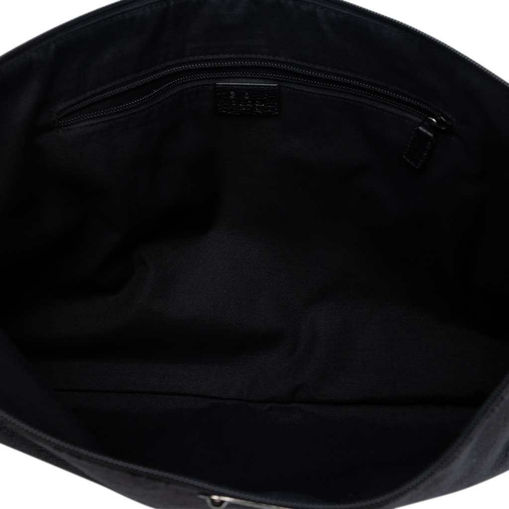 Gucci GG Denim Crossbody Black Denim Good condition - Model View