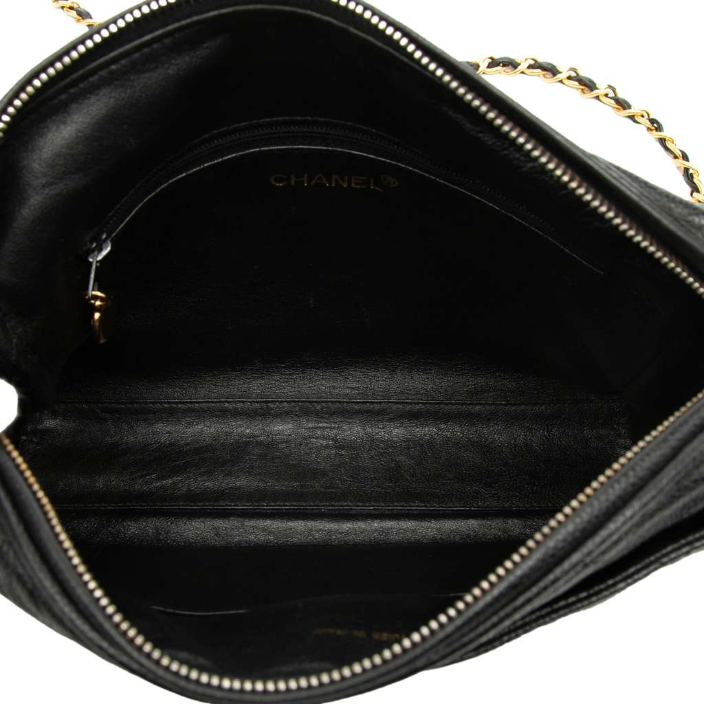 Chanel CC Quilted Caviar Chain Camera Bag Black Leather Good condition - Model View