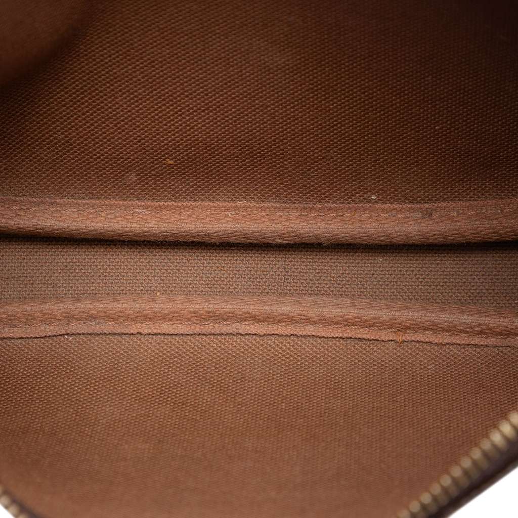 Louis Vuitton Monogram Mini Pochette Accessoires Brown Good condition - Model View