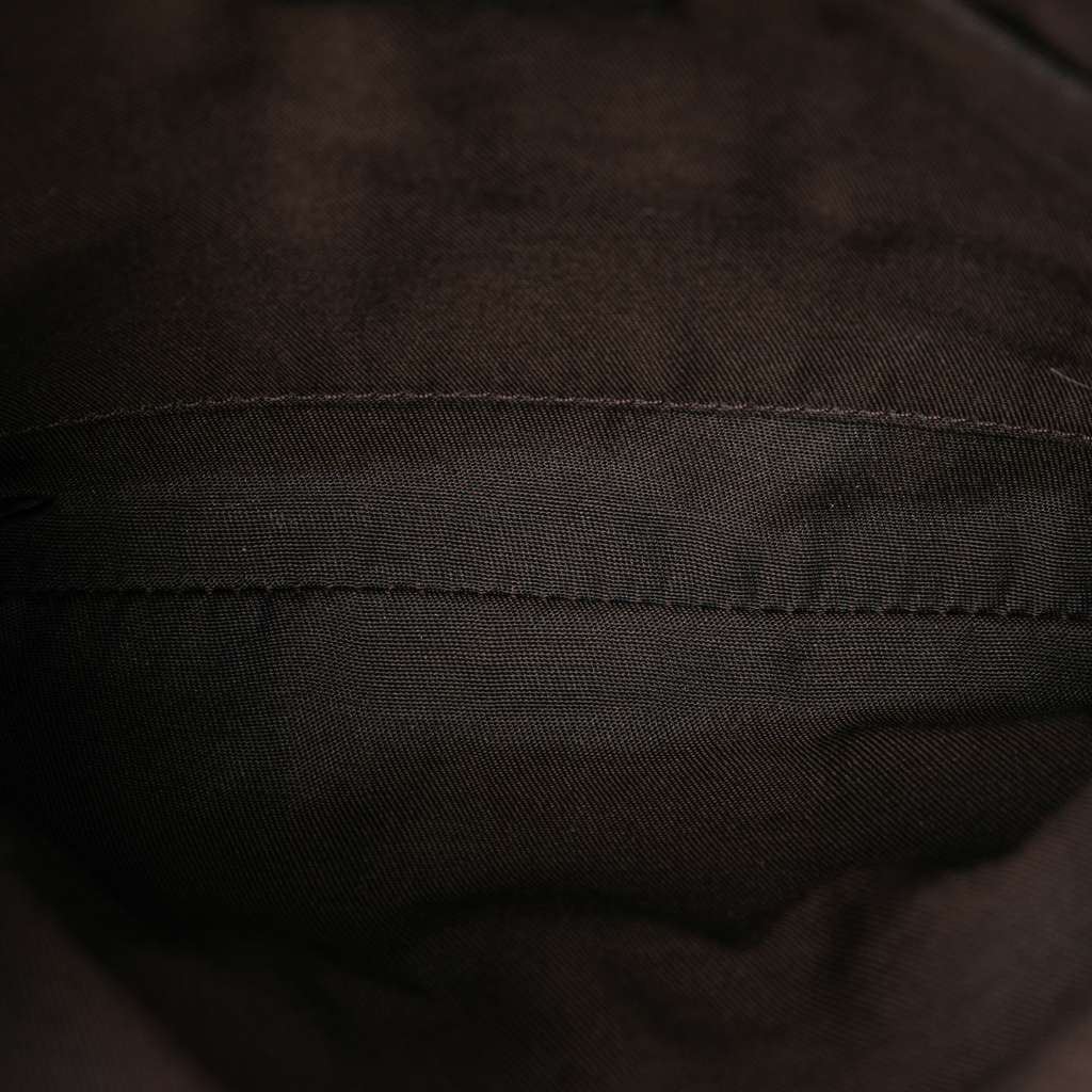 Gucci GG Crystal Crossbody Beige Canvas Good condition - Model View