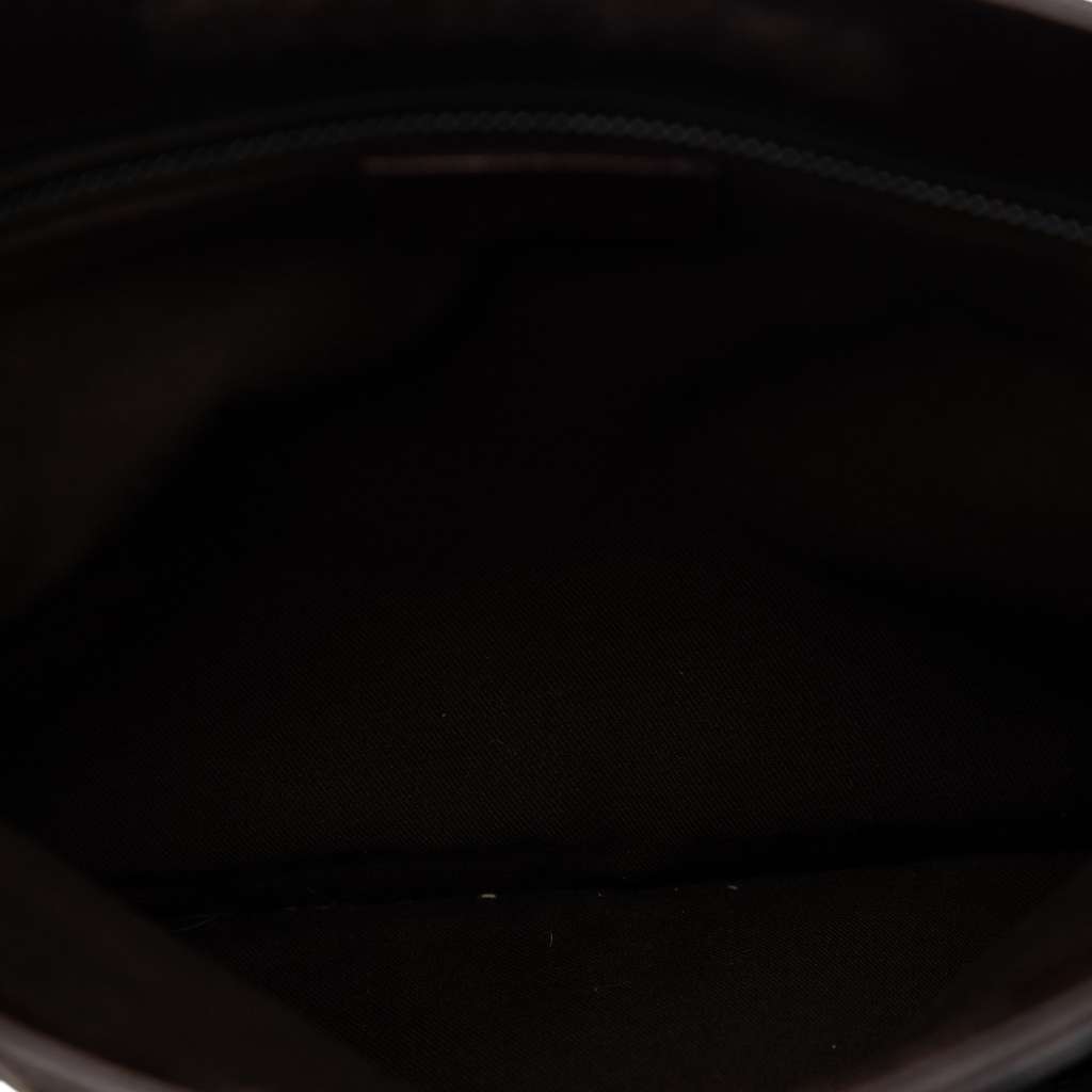 Gucci GG Canvas Crossbody Beige Canvas Good condition - Model View