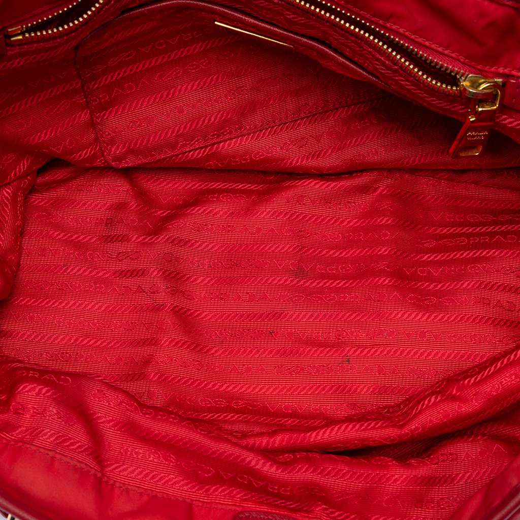 Prada Saffiano Trimmed Tessuto Tote Red Good condition - Model View