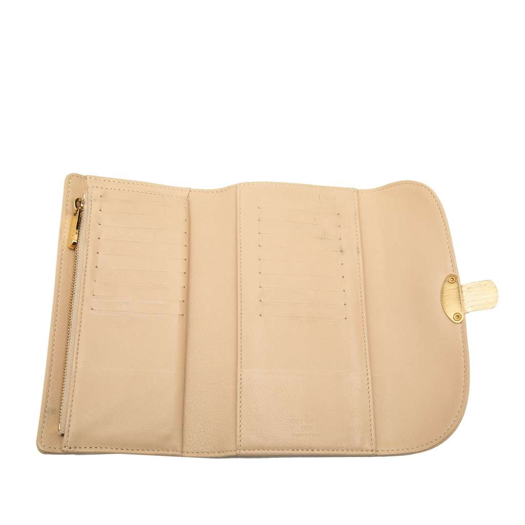 Louis Vuitton Mahina Amelia Wallet Beige Leather Good condition - Model View