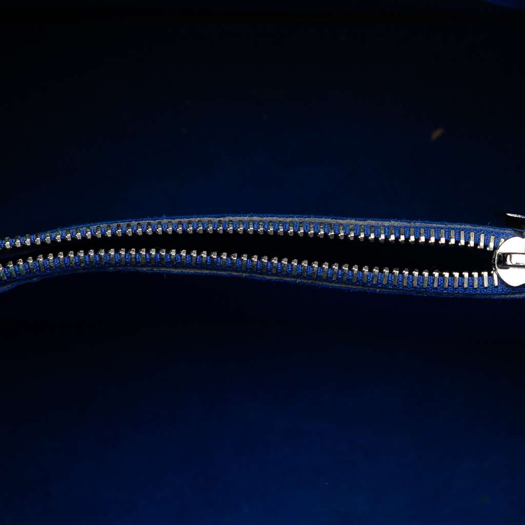 Louis Vuitton Epi NeoNoe MM Red Leather Good condition - Model View