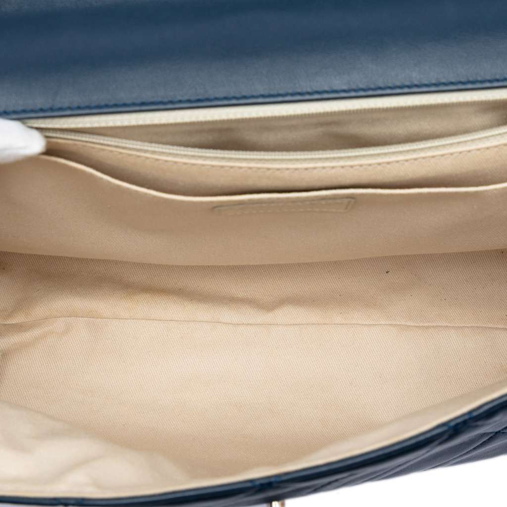 Chanel Quilted Calfskin In The Business Flap Blue Leather Good condition - Model View