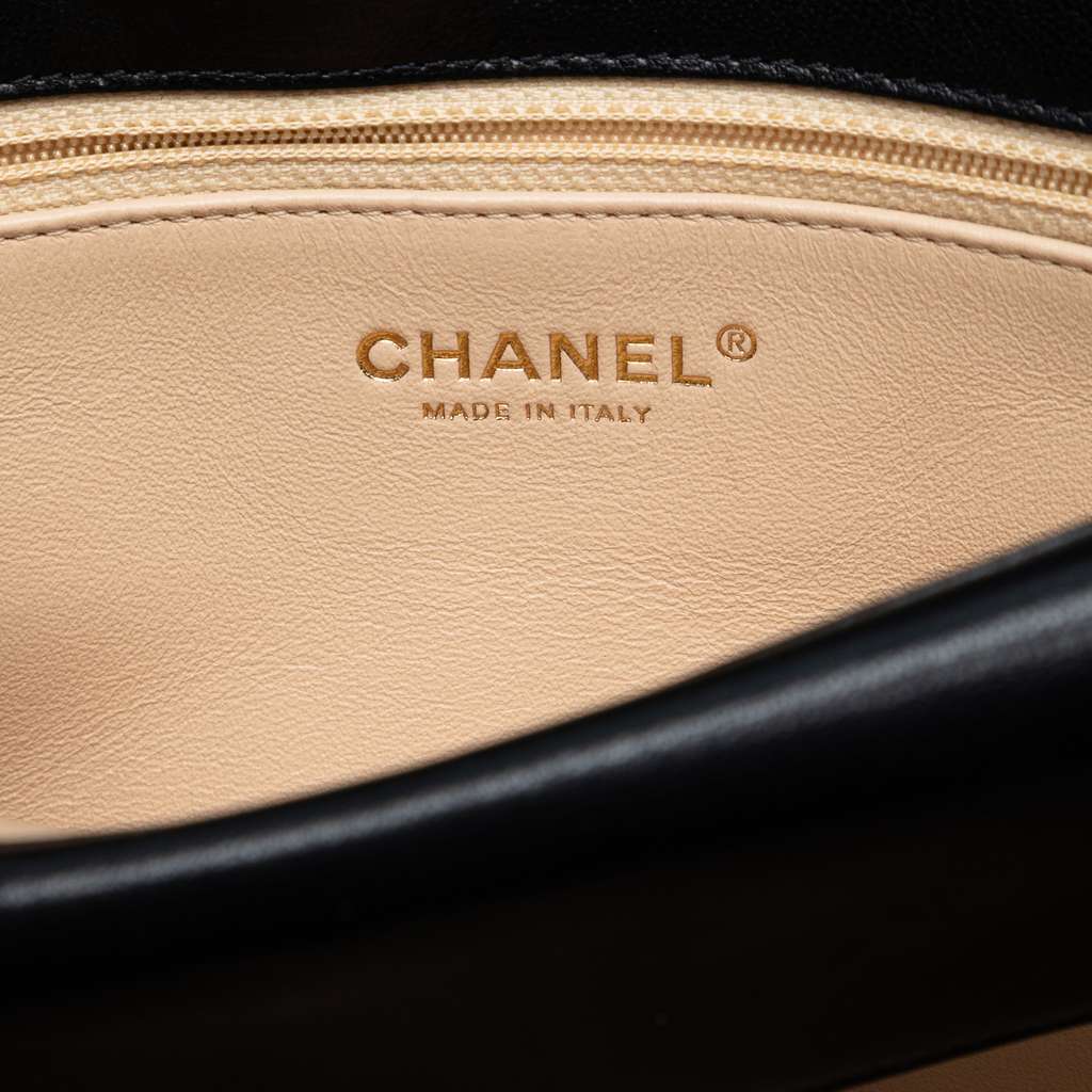 Chanel Chevron Sheepskin Subtle Clutch Black Leather Good condition - Box View