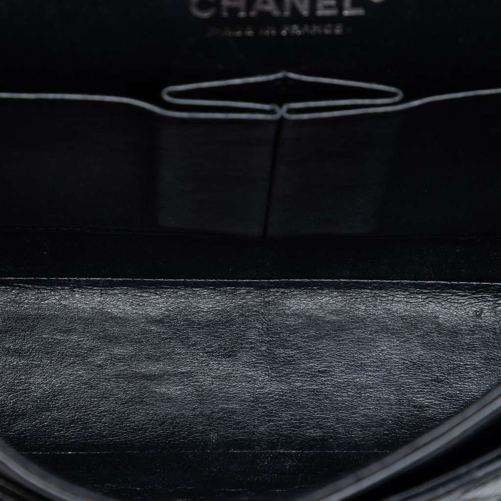 Chanel Medium Classic Caviar Double Flap Black Leather Good condition - Model View