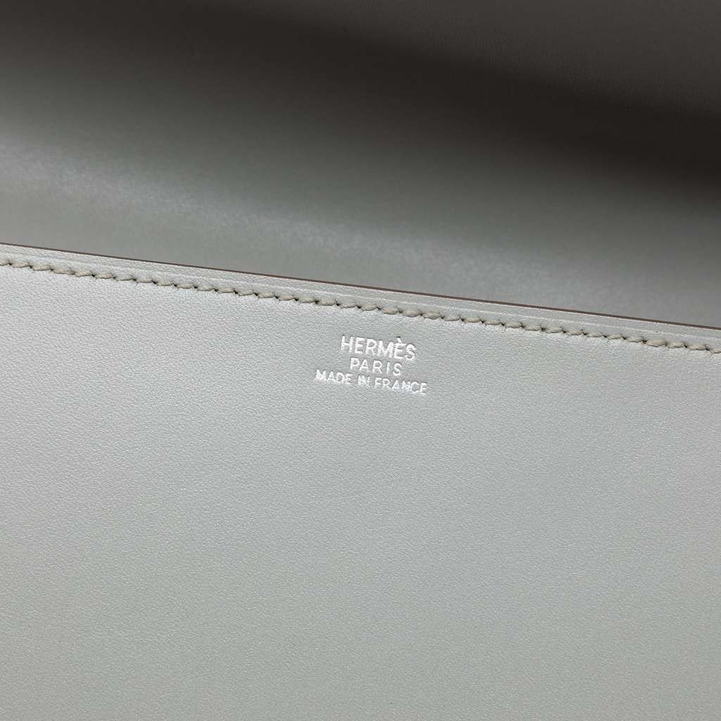 Hermès Tadelakt Medor Clutch 23 Grey Leather Good condition - Box View