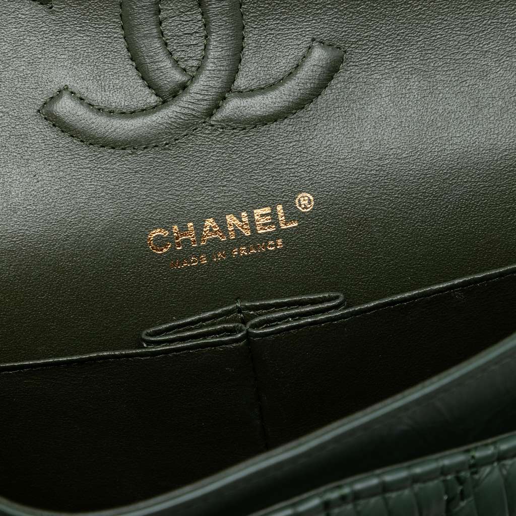 Chanel Medium Classic Chevron Calfskin Pleated Double Flap Green Leather Good condition - Box View
