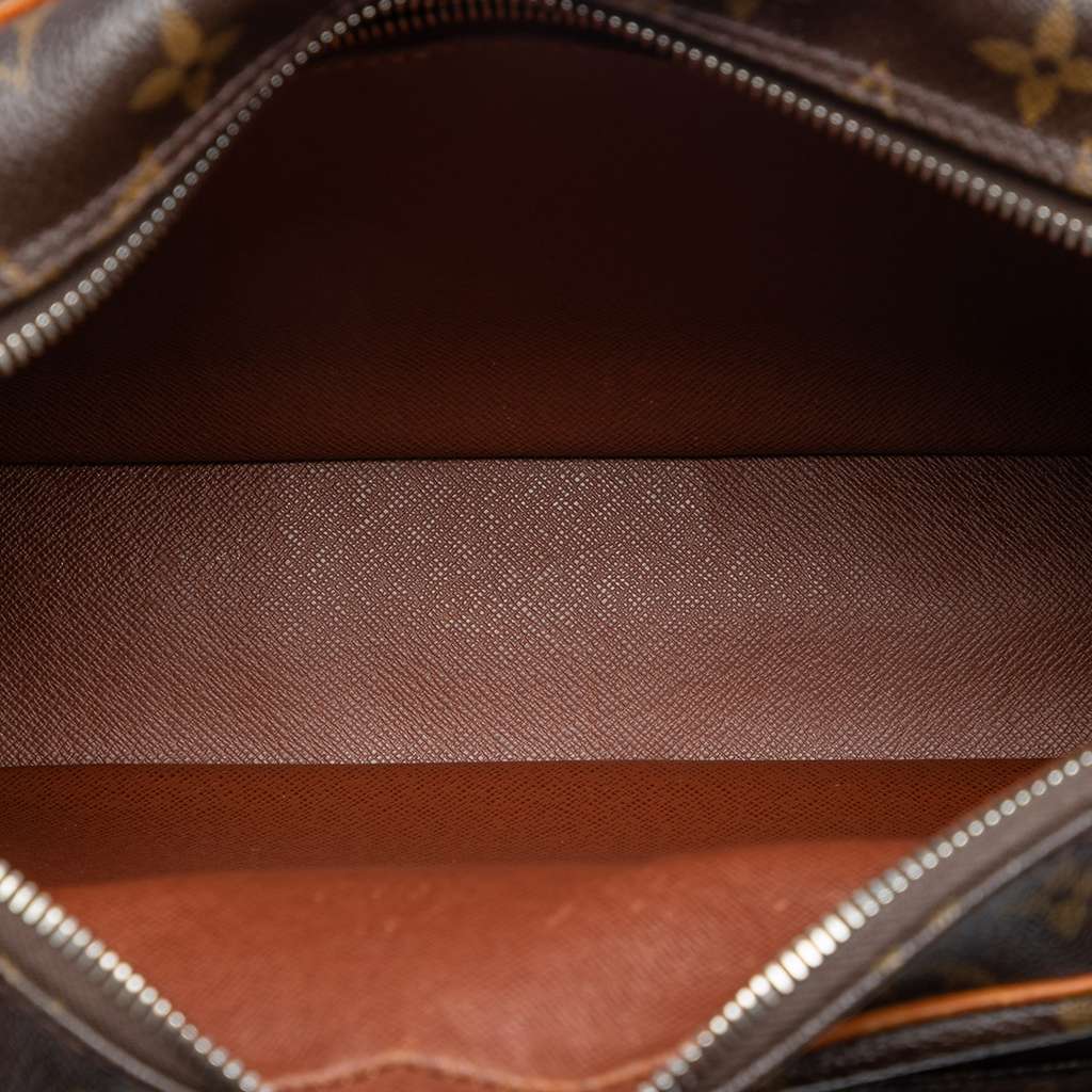 Louis Vuitton Monogram Nil Crossbody Brown Good condition - Model View