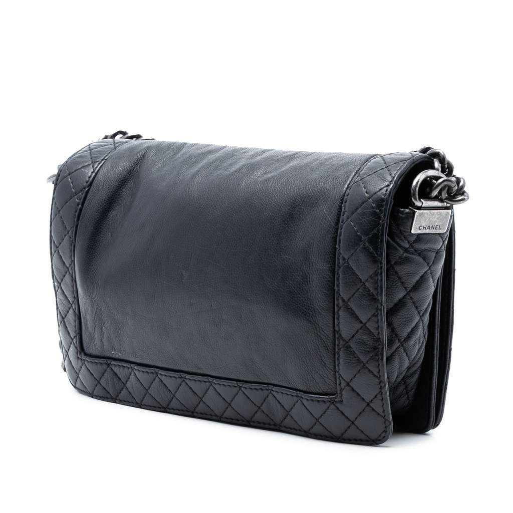 Chanel Medium Calfskin Boy Reverso Flap Black Leather Good condition - Back View