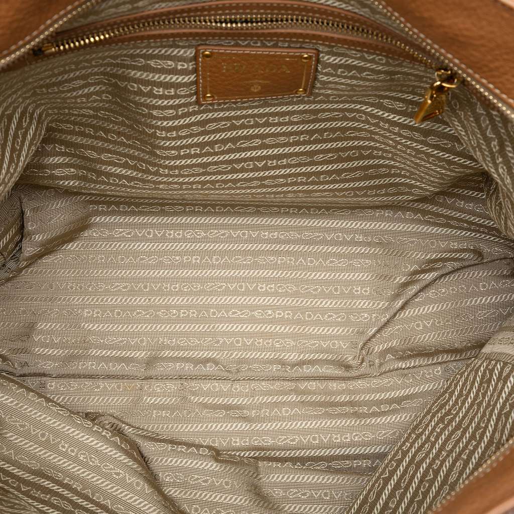 Prada Vitello Daino Shopper Tote Brown Leather Good condition - Model View