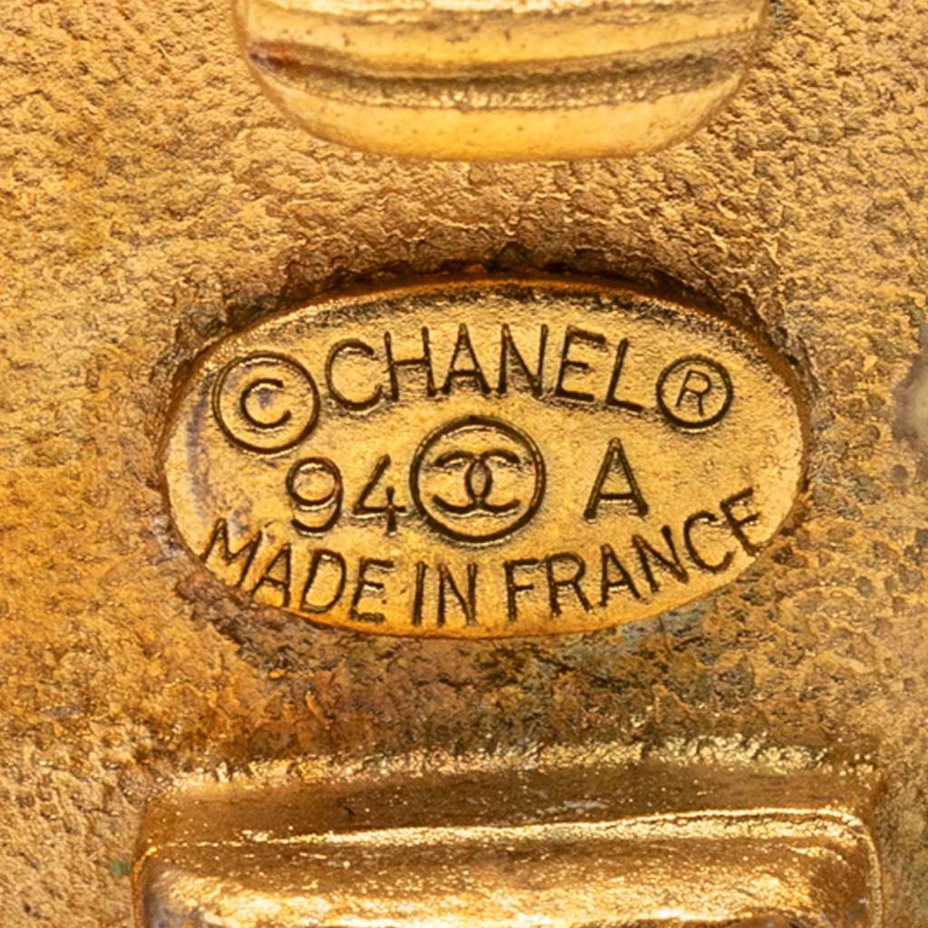 Chanel Gold Plated Round Button Clip On Earrings Gold Metal Good condition - Inside View