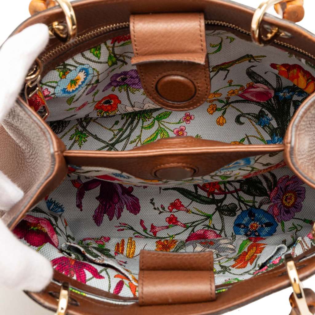 Gucci Small Calfskin Bamboo Shopper Satchel Brown Leather Good condition - Model View