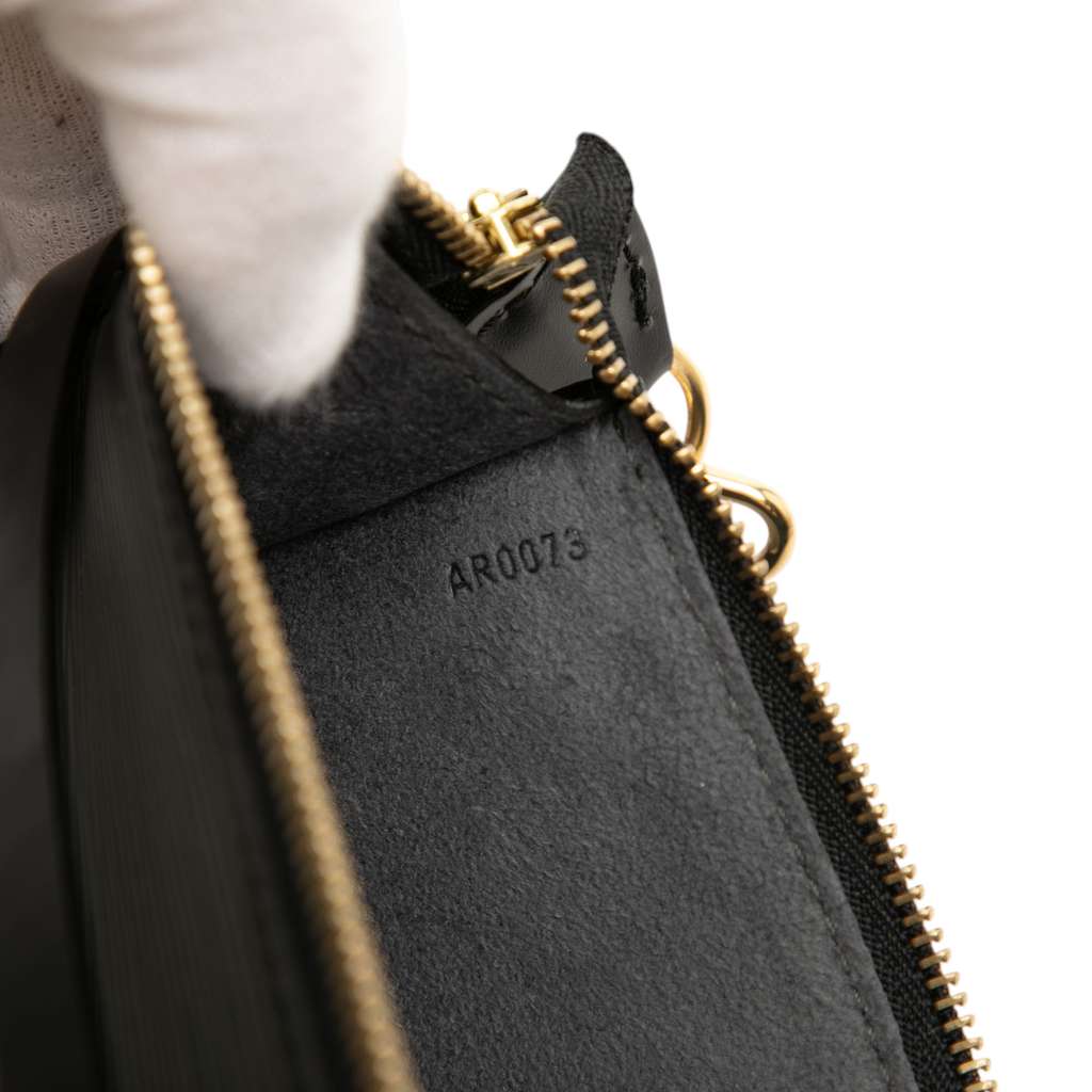 Louis Vuitton Epi Pochette Accessoires Black Leather Good condition - Box View