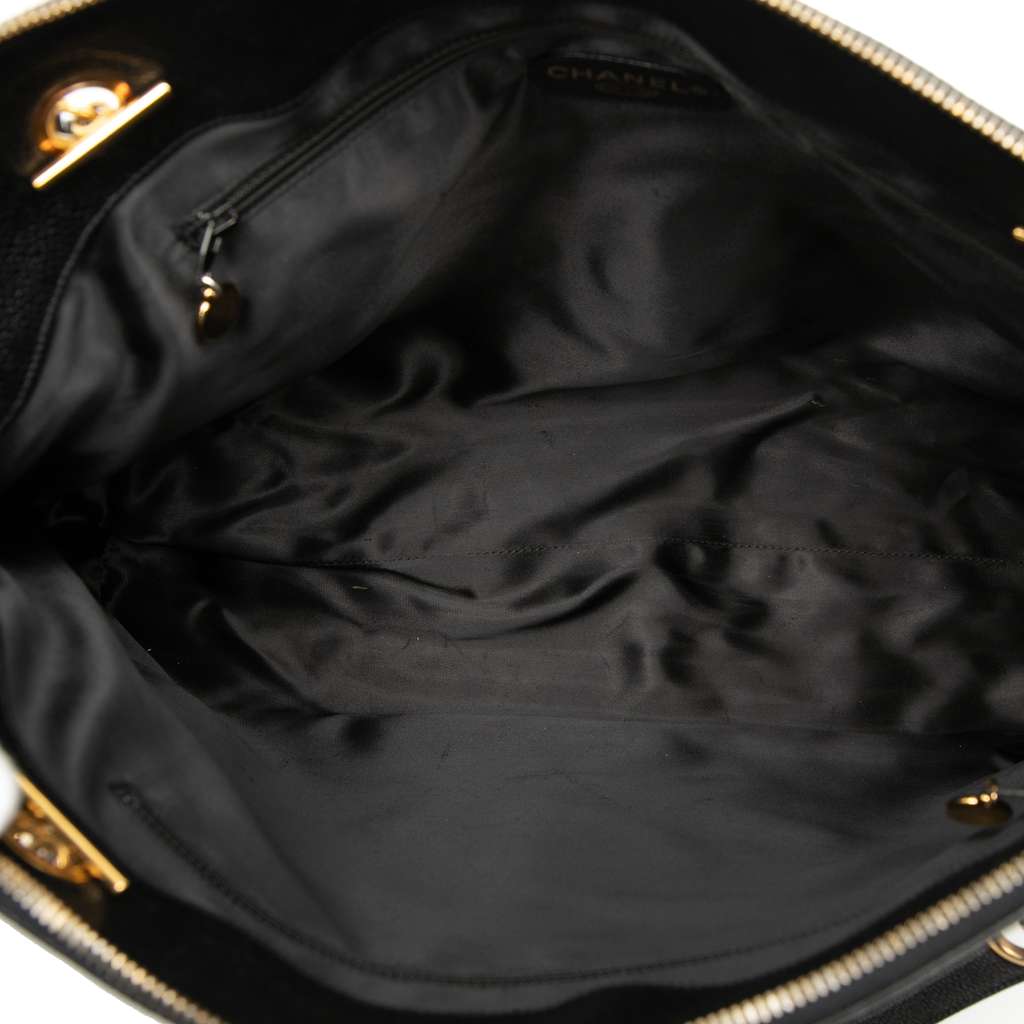 Chanel CC Caviar Chain Zip Tote Black Leather Good condition - Model View