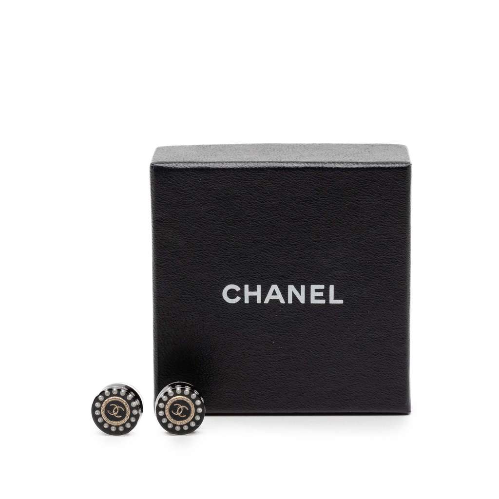 Chanel Resin Faux Pearl CC Round Push Back Earrings Black Good condition - Model View