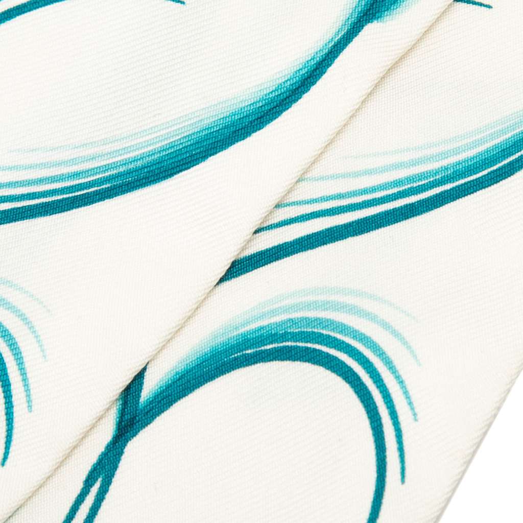 Hermès 24 Faubourg Silk Twilly Scarf White Silk Good condition - Model View