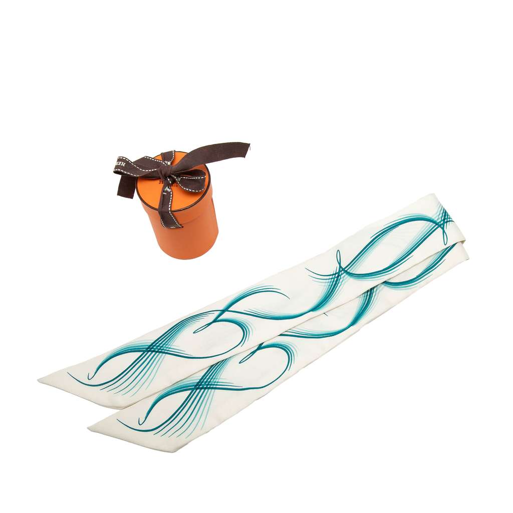 Hermès 24 Faubourg Silk Twilly Scarf White Silk Good condition - Box View