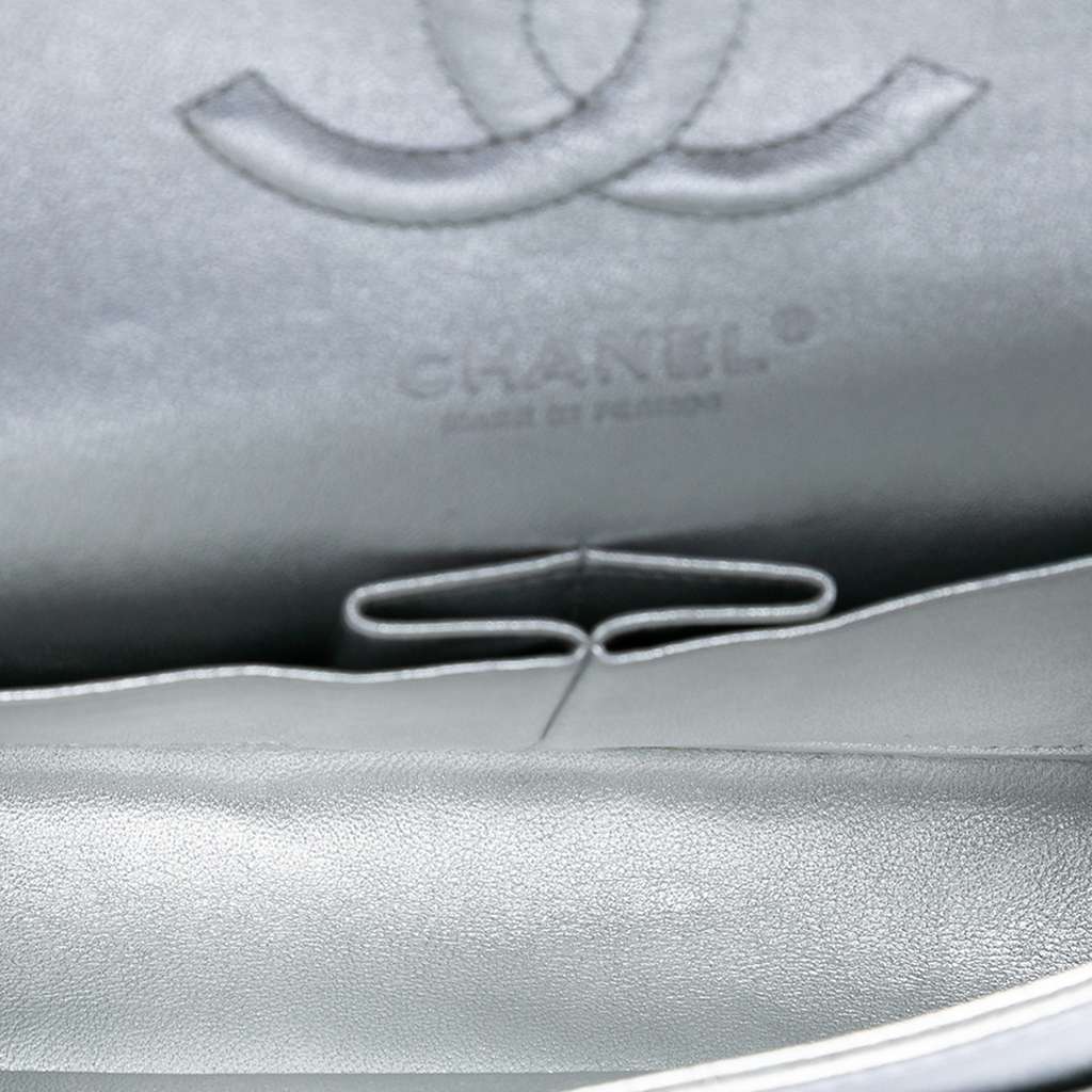 Chanel Medium Classic Metallic Lambskin Double Flap Silver Leather Good condition - Model View