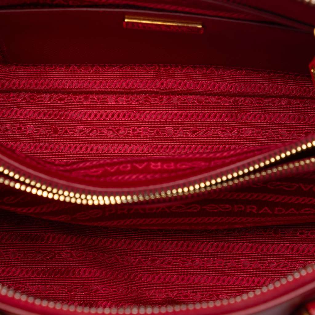 Prada Medium Saffiano Lux Promenade Satchel Red Leather Good condition - Model View