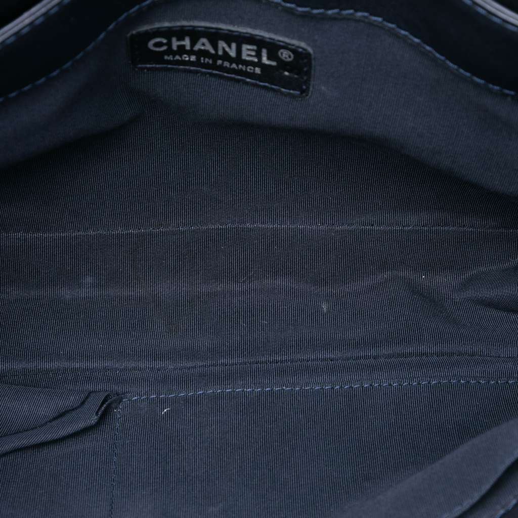 Chanel Medium Patent Boy Reverso Flap Black Leather Good condition - Model View