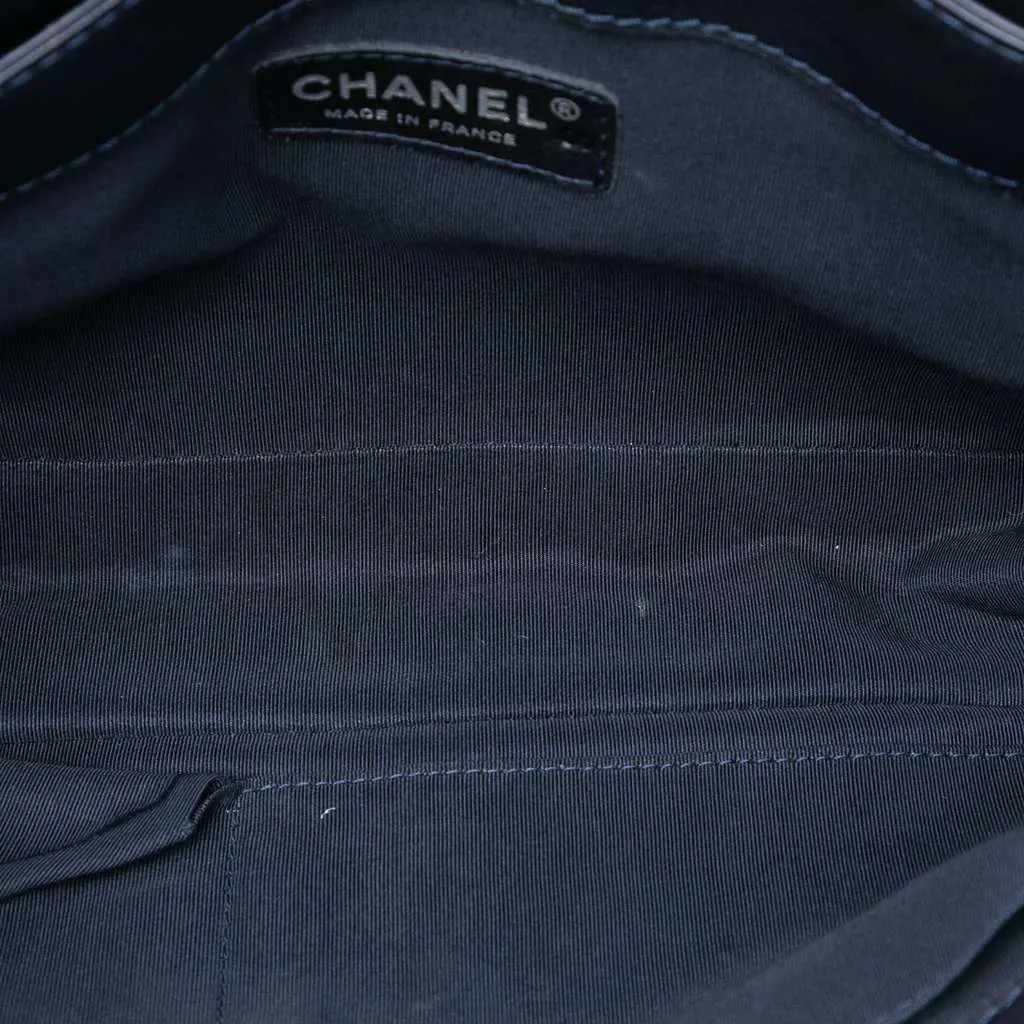 Chanel Medium Patent Boy Reverso Flap Black Leather Very good - Model View