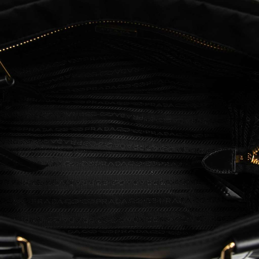 Prada Tessuto Tote Black Good condition - Model View