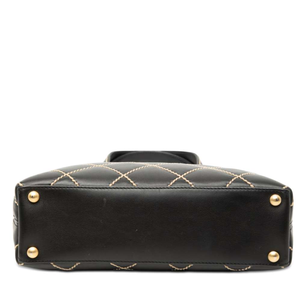 Chanel Small CC Quilted Calfskin Wild Stitch Tote Black Leather Good condition - Inside View