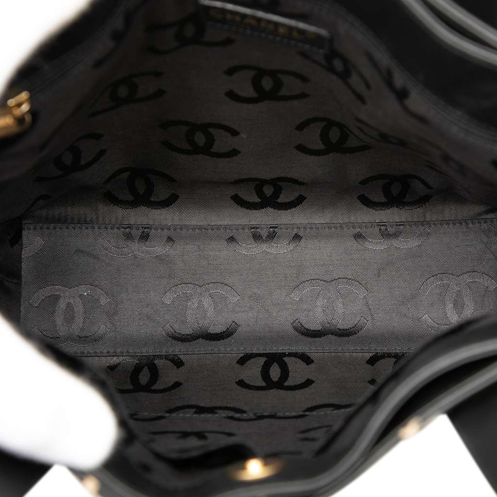 Chanel Small CC Quilted Calfskin Wild Stitch Tote Black Leather Good condition - Model View