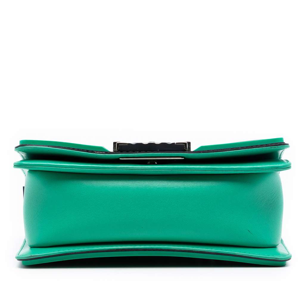 Chanel Small Bicolor Quilted Lambskin and Rubber Boy Flap Green Leather Good condition - Inside View