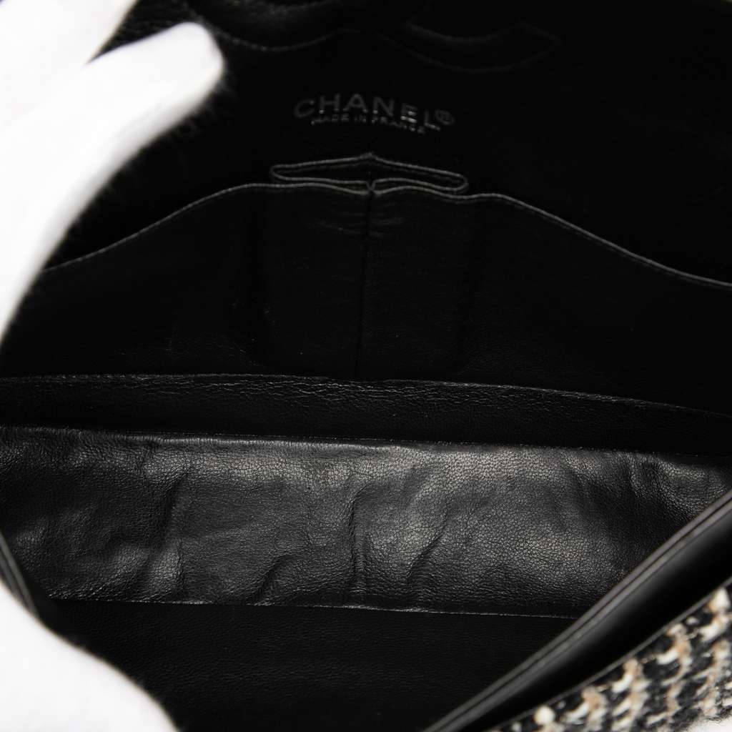 Chanel Medium Classic Tweed Double Flap Black Tweed Good condition - Model View