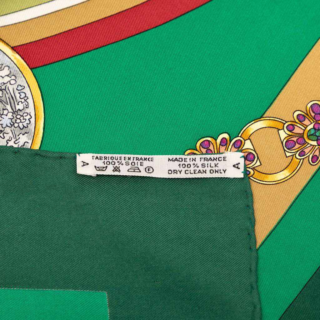 Hermès Parmi Les Fleurs Je Compte Les Heures Silk Scarf 90 Green Silk Good condition - Inside View